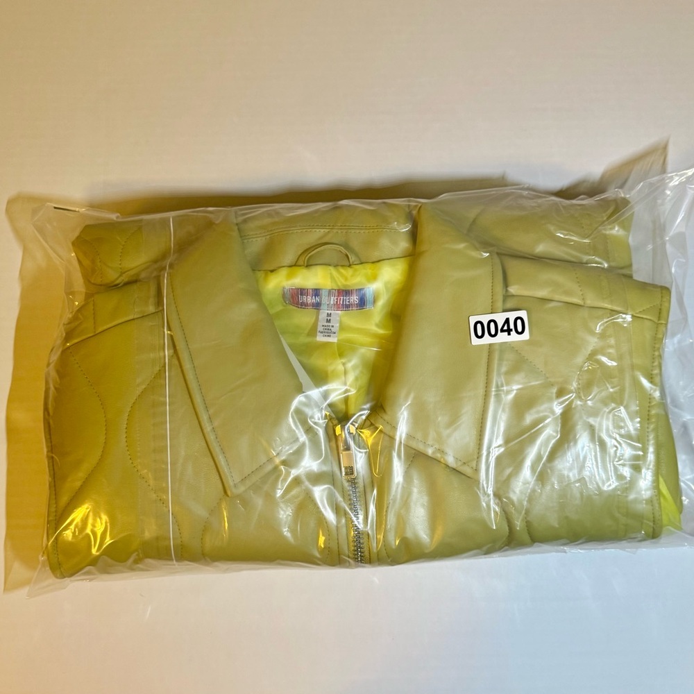 Urban Outfitters Vest Medium Yellow Faux Leather Liner Quilted Full Zip (0040)A4 - Picture 9 of 9